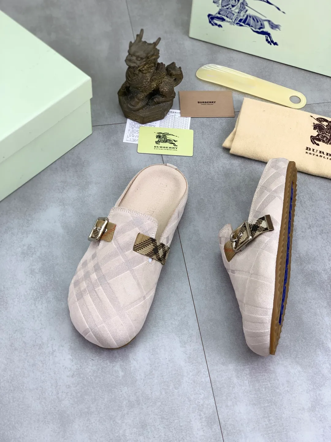 Men's Men's Shoes 💰P620 💰【New Style】Top Version 🆘【Burberry】New Burberry Slippers are on the market with perfect workmanship! 🔥Perfect shape and top quality🙈Non-slip and wear-resistant high-end rubber outsole👣Versatile and comfortable shoes, standard size: 39-45 (38 46 customized) 5️⃣colors available Top-quality packaging